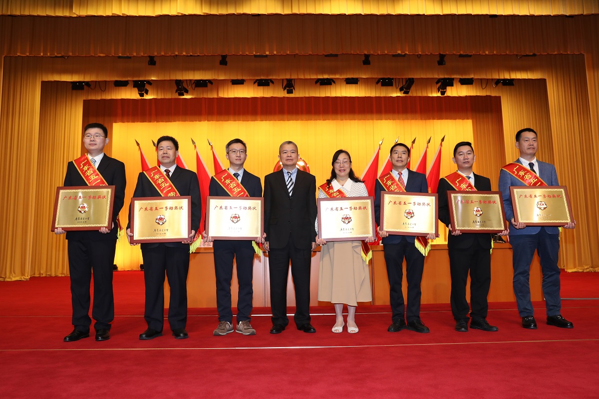 祝賀！東莞這家環(huán)衛(wèi)企業(yè)榮獲“廣東省五一勞動(dòng)獎(jiǎng)狀”